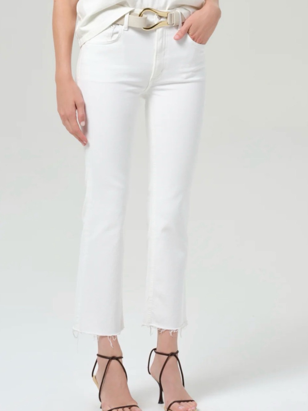 Citizens of Humanity Isola Mid Rise Cropped Boot
In Soft White - Picture 5 of 8